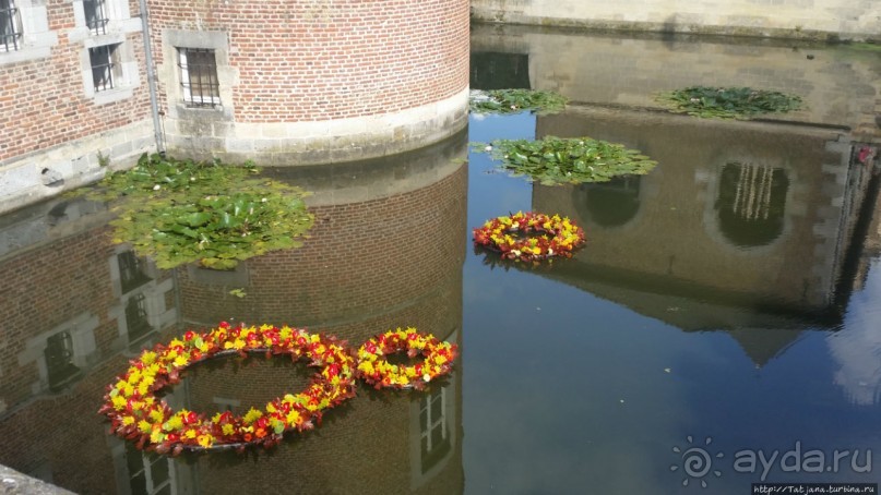 Конкурс шляпок на фестивале цветов Fleur Amour