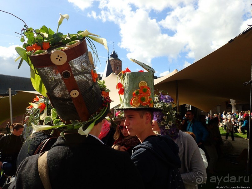 Конкурс шляпок на фестивале цветов Fleur Amour