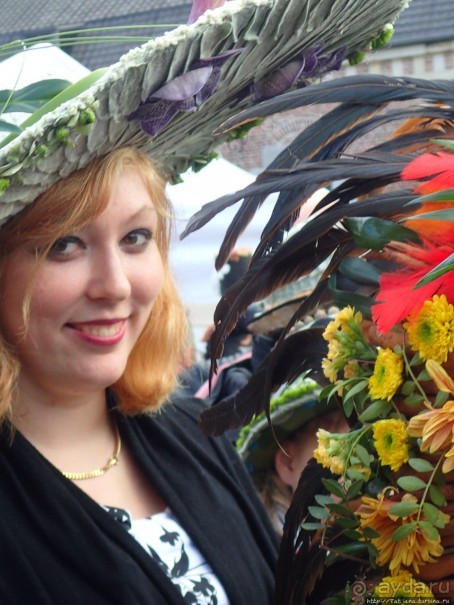 Конкурс шляпок на фестивале цветов Fleur Amour