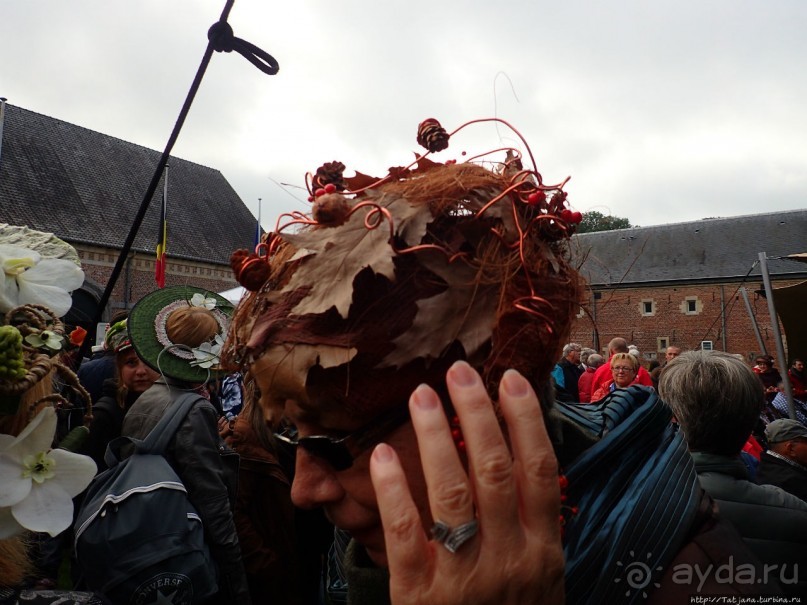 Конкурс шляпок на фестивале цветов Fleur Amour