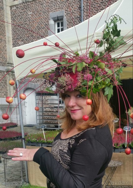 Конкурс шляпок на фестивале цветов Fleur Amour