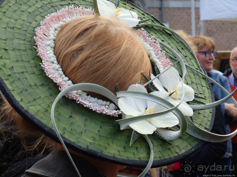 Конкурс шляпок на фестивале цветов Fleur Amour