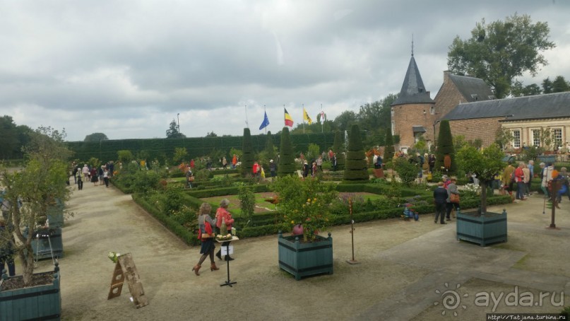 Конкурс шляпок на фестивале цветов Fleur Amour