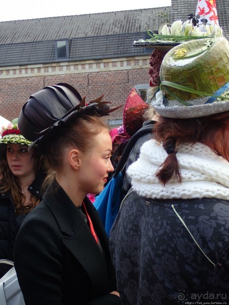 Конкурс шляпок на фестивале цветов Fleur Amour