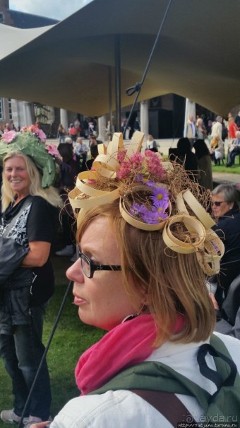 Конкурс шляпок на фестивале цветов Fleur Amour