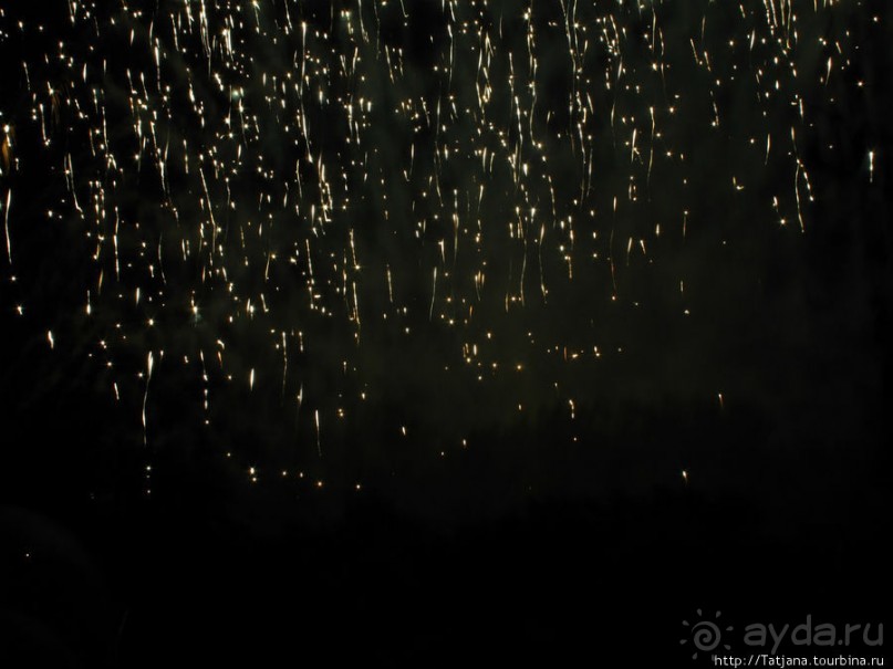 Феерверк в Валенсии в день Валенсианского сообщества