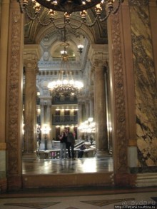 Знаки на потолке... призрак оперы.