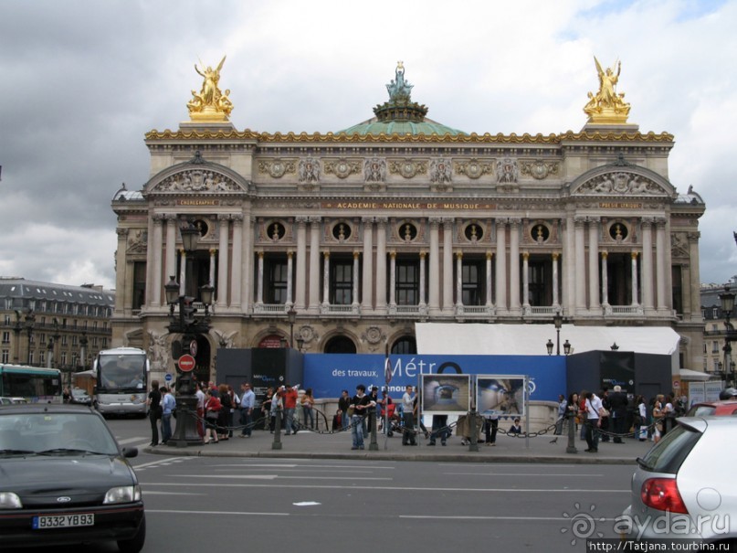 Знаки на потолке... призрак оперы.