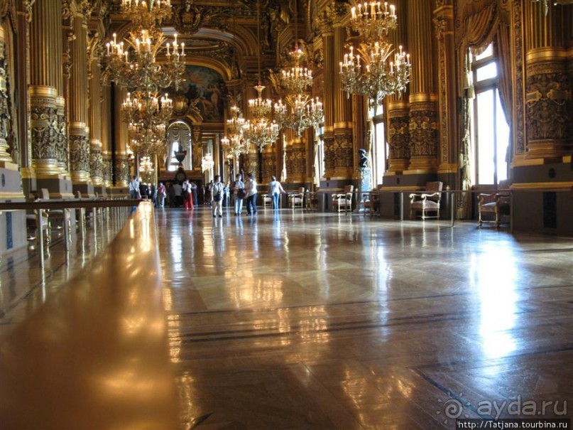 Знаки на потолке... призрак оперы.