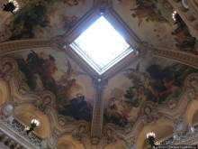 Знаки на потолке... призрак оперы.