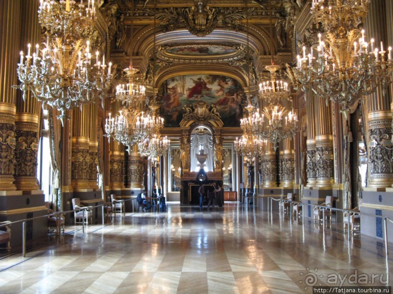 Знаки на потолке... призрак оперы.