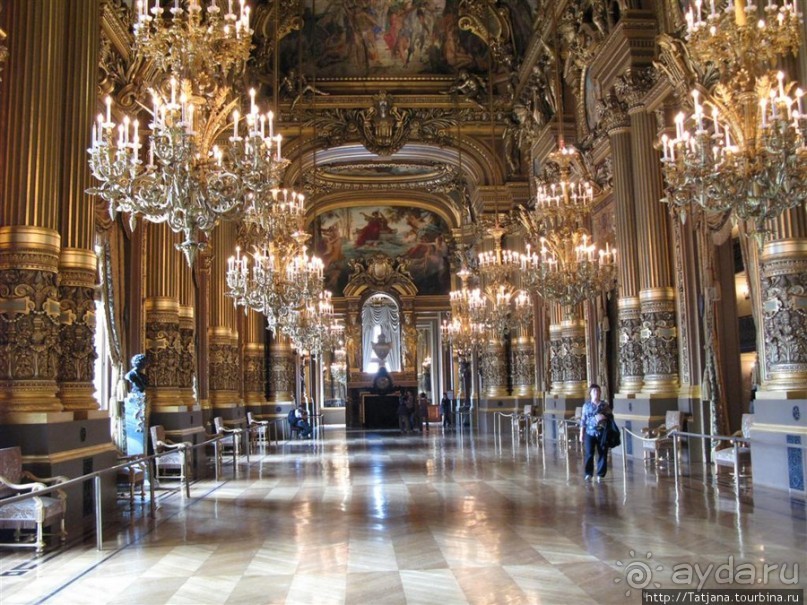 Знаки на потолке... призрак оперы.