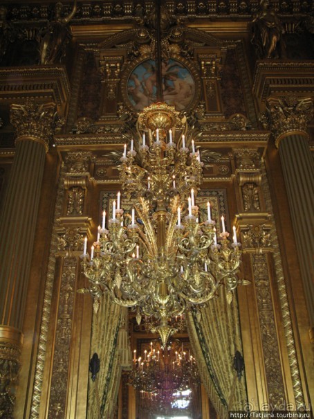 Знаки на потолке... призрак оперы.