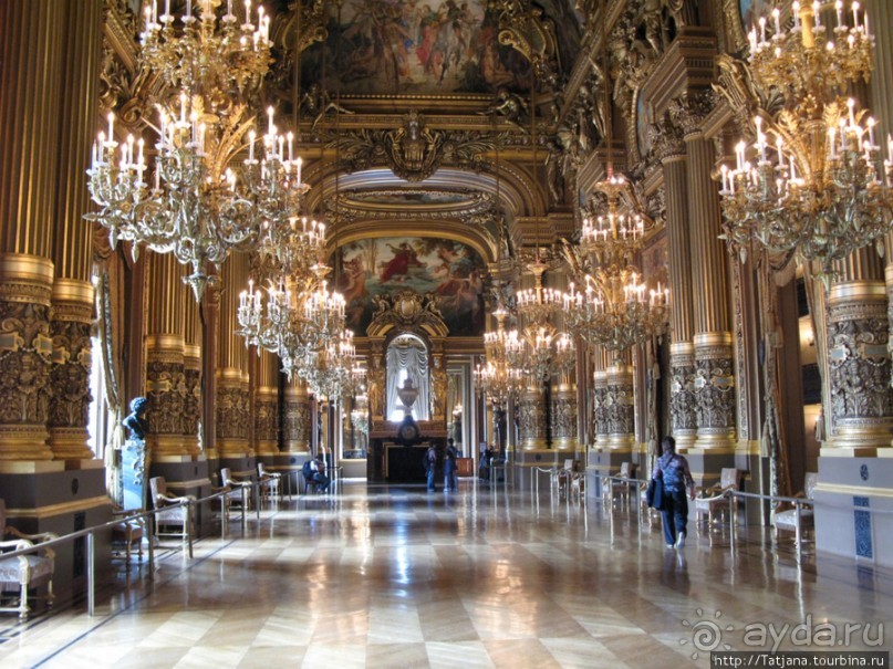 Знаки на потолке... призрак оперы.