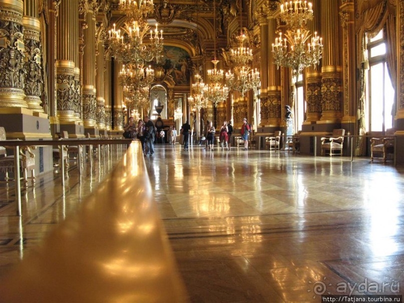 Знаки на потолке... призрак оперы.