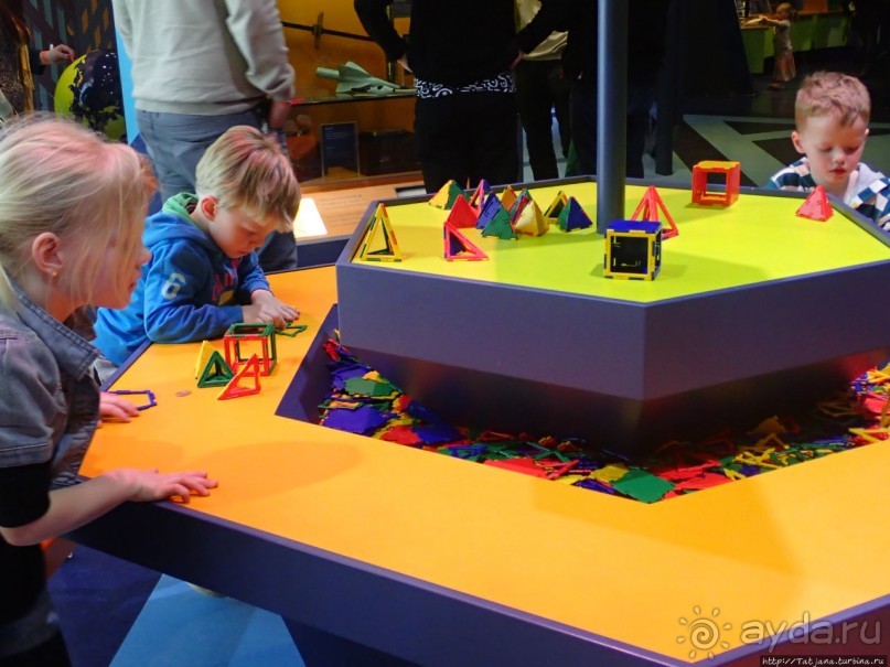 Веселенький и активно-познавательный музей Nemo