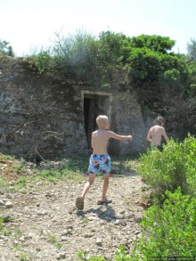 Остров Козада и руины военно-морского форта