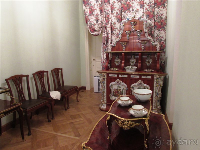 «Дворцов и замков свет…». Часть 3