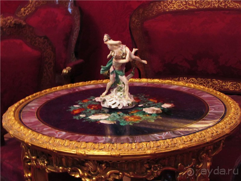 «Дворцов и замков свет…». Часть 3