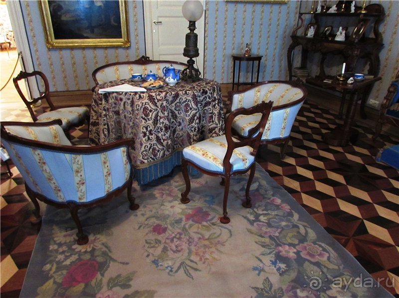 «Дворцов и замков свет…». Часть 3