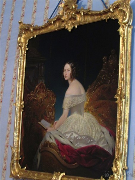 «Дворцов и замков свет…». Часть 3