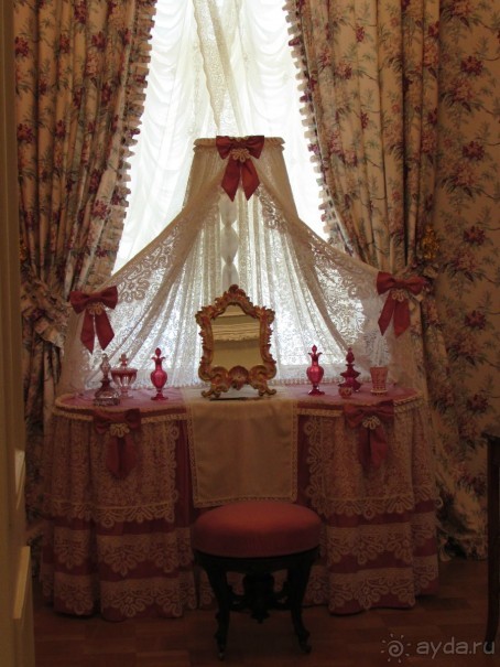 «Дворцов и замков свет…». Часть 3