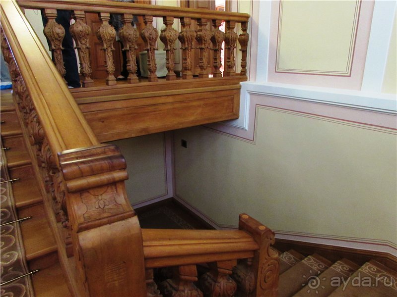 «Дворцов и замков свет…». Часть 3