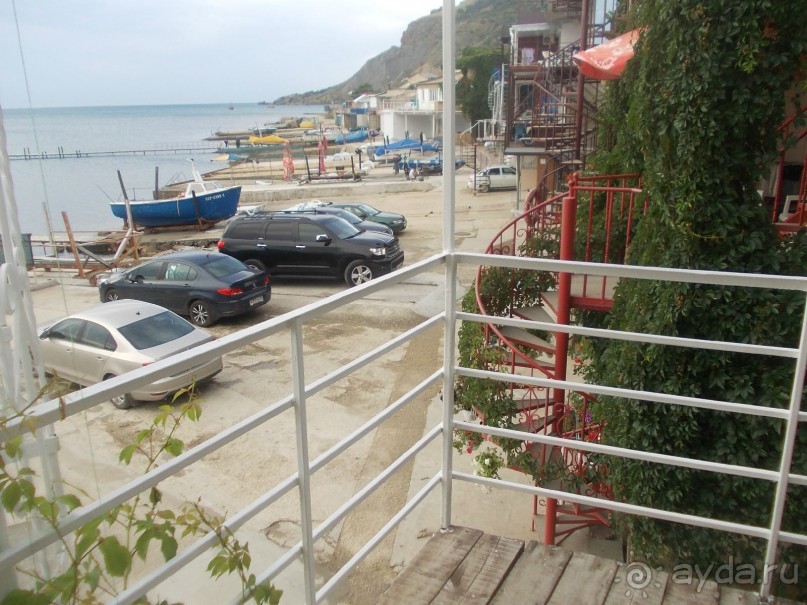 Вид из эллинга на море.