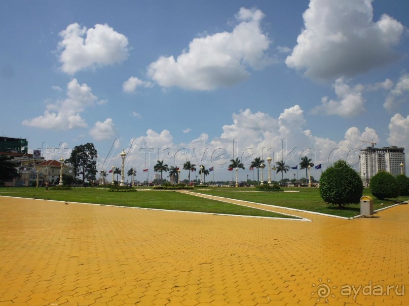 площадь перед дворцом