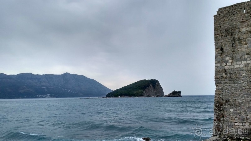 Будва. Вид на остров Св. Николая.