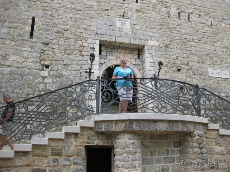 Будва. Старый город. Вход в музей крепости.