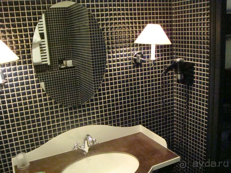 Бутик-отель в Париже Fontaines du Luxembourg 3*. Аутентично, но не очень удобно.