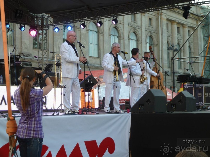 Альбом отзыва "Летние праздники и события в Санкт-Петербурге. Краткий путеводитель."