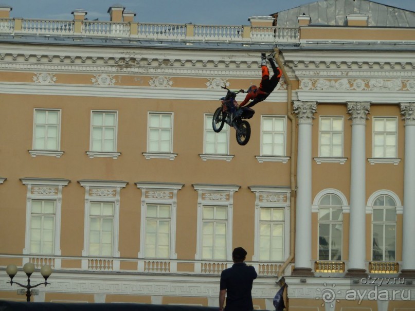 Альбом отзыва "Летние праздники и события в Санкт-Петербурге. Краткий путеводитель."