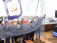 Альбом отзыва "Летние праздники и события в Санкт-Петербурге. Краткий путеводитель."