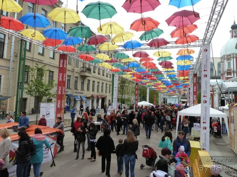 Альбом отзыва "Летние праздники и события в Санкт-Петербурге. Краткий путеводитель."