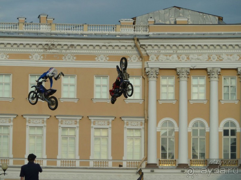 Альбом отзыва "Летние праздники и события в Санкт-Петербурге. Краткий путеводитель."