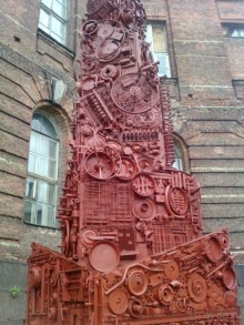 Неформальные памятники в нетуристическом Петербурге.