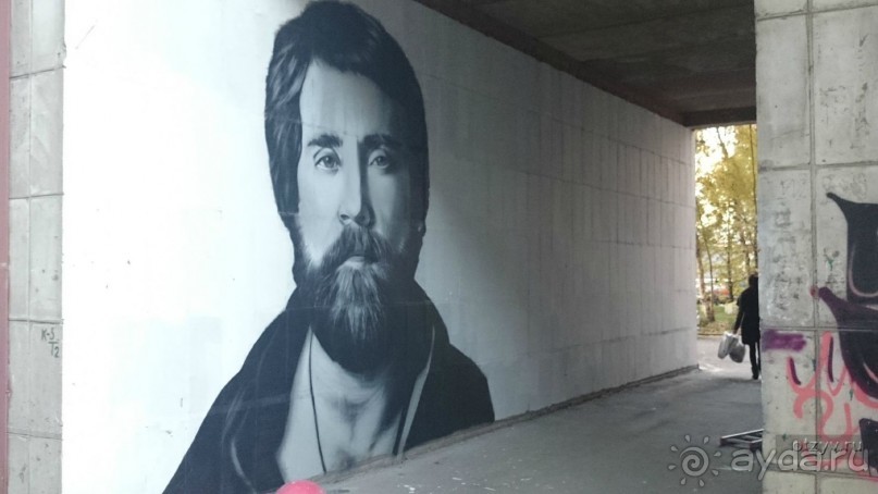 Неформальные памятники в нетуристическом Петербурге.