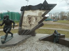 Неформальные памятники в нетуристическом Петербурге.