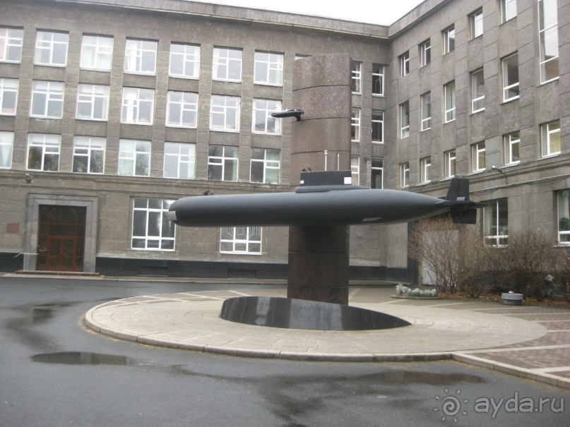 Неформальные памятники в нетуристическом Петербурге.