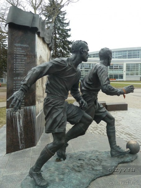 Неформальные памятники в нетуристическом Петербурге.