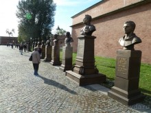 Неформальные памятники в нетуристическом Петербурге.