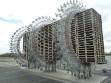 Неформальные памятники в нетуристическом Петербурге.