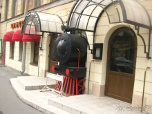 Неформальные памятники в нетуристическом Петербурге.