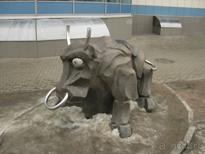 Неформальные памятники в нетуристическом Петербурге.