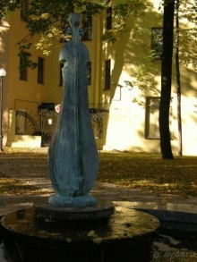 Неформальные памятники в нетуристическом Петербурге.