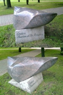 Неформальные памятники в нетуристическом Петербурге.