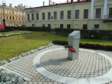 Неформальные памятники в нетуристическом Петербурге.