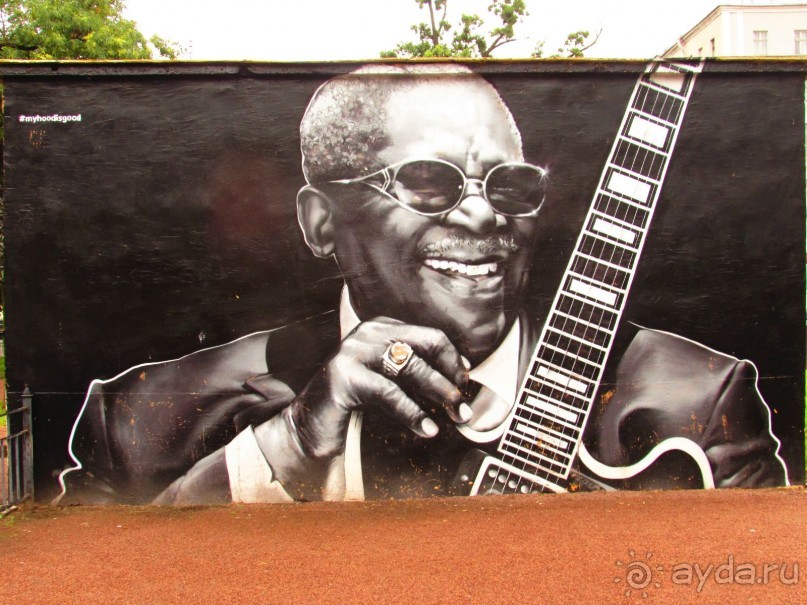 Неформальные памятники в нетуристическом Петербурге.